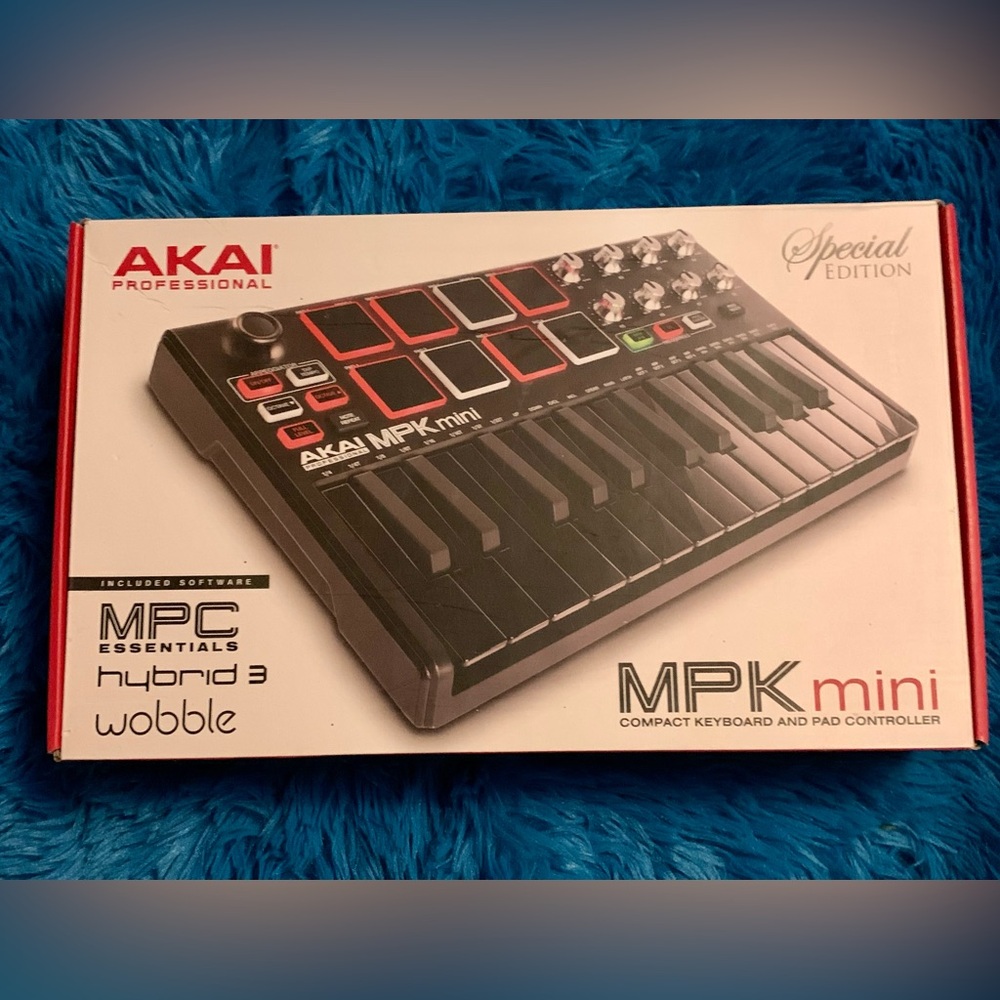 Akai MPKmini midi board